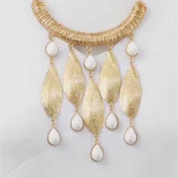 Lilly Pulitzer she shells necklace - Picture 3 of 4